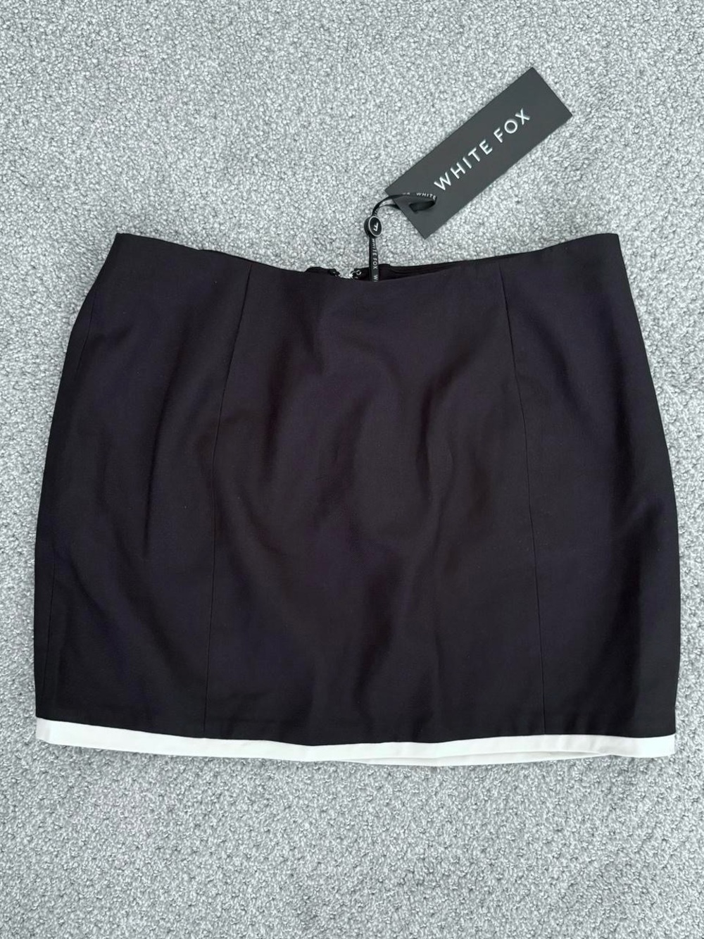 NWT White Fox Mini Skirt with White Hem Trim Sz M - Picture 3 of 6